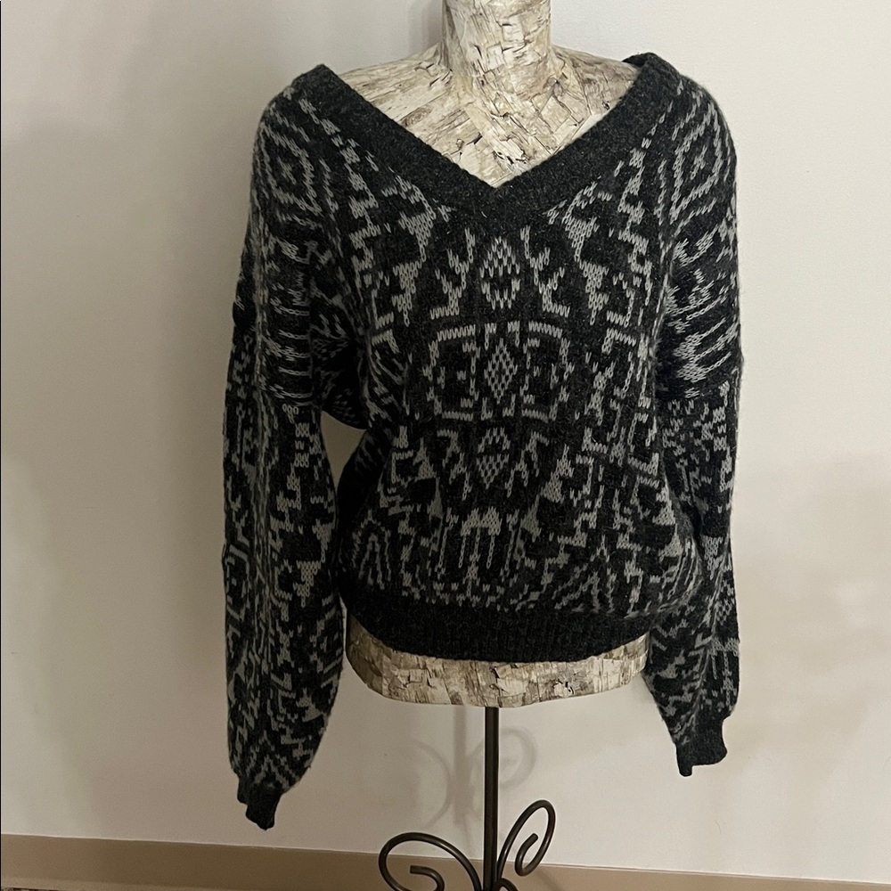#62 VINTAGE MENS XL Nino Foriero Black and Gray Sweater